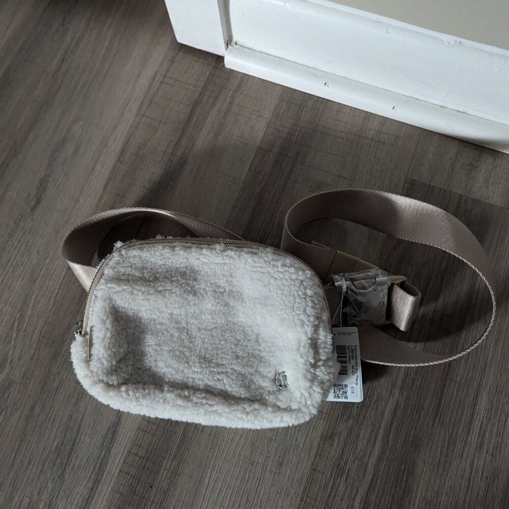NWT Lululemon Everywhere Fleece Belt Bag Natural Ivory